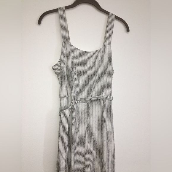 NWT American Eagle Outfitters White Gray Stripped Sleeveless Jumpsuit size 4 - Picture 5 of 6